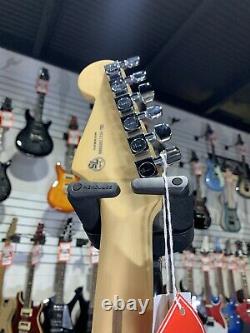 Fender Player Stratocaster Polar White with Pau Ferro Fingerboard Auth Dealer