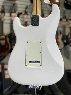 Fender Player Stratocaster Polar White with Pau Ferro Fingerboard Auth Dealer