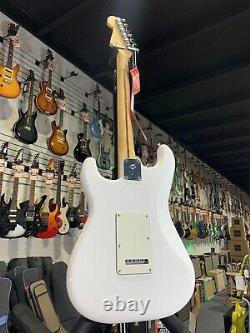 Fender Player Stratocaster Polar White with Pau Ferro Fingerboard Auth Dealer