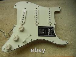 Fender Players Stratocaster SSS Loaded Parchment Pickguard Alnico V Pickups