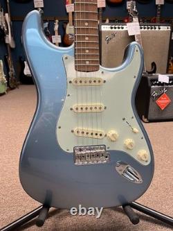Fender Vintera'60s Stratocaster Electric Guitar Ice Blue Metallic