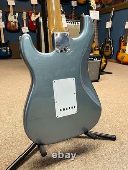 Fender Vintera'60s Stratocaster Electric Guitar Ice Blue Metallic
