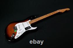 Fender Vintera II 50s Stratocaster, Maple Fingerboard, 2-Color Sunburst 303