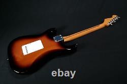 Fender Vintera II 50s Stratocaster, Maple Fingerboard, 2-Color Sunburst 303