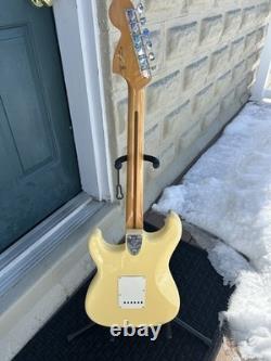 Fender Vintera II'70s Stratocaster Electric Guitar Vintage White