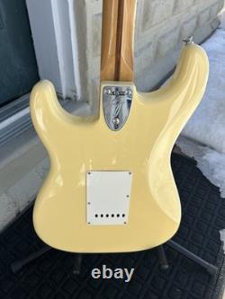 Fender Vintera II'70s Stratocaster Electric Guitar Vintage White