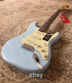 Fender Vintera III Early'60s Stratocaster w Rosewood Fingerboard in Sonic Blue Fender Vintera III Early'60s Stratocaster w Rosewood Fingerboard in Sonic Blue