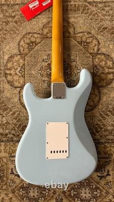 Fender Vintera III Early'60s Stratocaster w Rosewood Fingerboard in Sonic Blue Fender Vintera III Early'60s Stratocaster w Rosewood Fingerboard in Sonic Blue