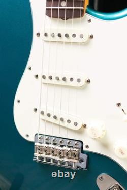 Fender Vintera III Late'60s Stratocaster Electric Guitar Ocean Turquoise with