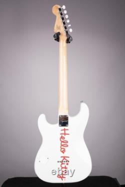 Fender x Hello Kitty White Stratocaster Maple Fingerboard with Gig Bag Fender x Hello Kitty White Stratocaster Maple Fingerboard with Gig Bag