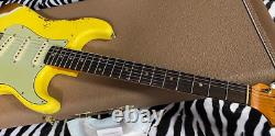 New Fender 1962 Stratocaster Custom Shop Relic Aged Graffiti Yellow 7.8lbs