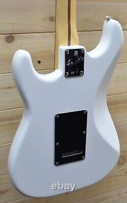 New Fender American Performer Stratocaster Electric Guitar Artic White withGig bag