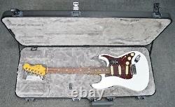 New Fender American Ultra Stratocaster Arctic Pearl withCase