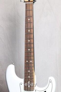 New Fender Player Series Stratocaster HSS Polar White Pau Ferro Electric Guitar