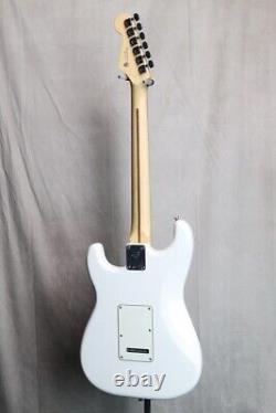 New Fender Player Series Stratocaster HSS Polar White Pau Ferro Electric Guitar