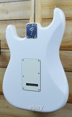 New Fender Player Stratocaster Maple Fingerboard Polar White