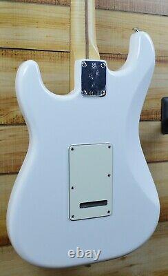 New Fender Player Stratocaster Pau Ferro Fingerboard Polar White