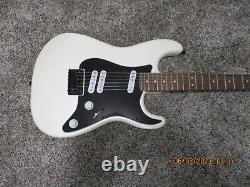 SQUIER Contemporary Stratocaster Special HT Guitar, Laurel Fretboard Pearl White