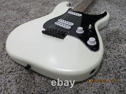 SQUIER Contemporary Stratocaster Special HT Guitar, Laurel Fretboard Pearl White