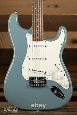 Squier Bullet Stratocaster, Sonic Grey