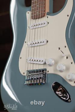 Squier Bullet Stratocaster, Sonic Grey