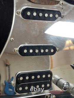 Squier Fender Stratocaster Standard Special Edition Black Chrome Mirror HSS READ