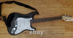 Squier Sonic Stratocaster Electric Guitar Pack with Fender Frontman 10G Amp Blck