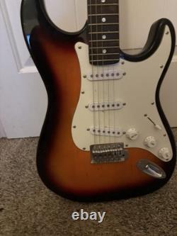 Squier Sonic Stratocaster Maple Fingerboard Electric Guitar 2-Color Sunburst