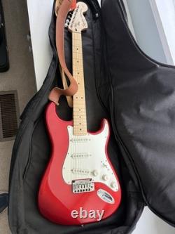 Squier Standard Stratocaster Electric Guitar Candy Apple Red Maple withGig Bag