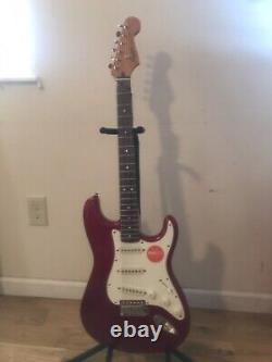 Squier by Fender Classic Vibe'60s Stratocaster Guitar, Laurel, Candy Apple Red
