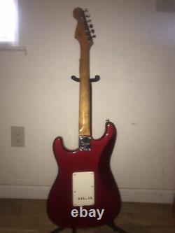 Squier by Fender Classic Vibe'60s Stratocaster Guitar, Laurel, Candy Apple Red