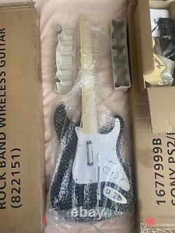 2 New Ps3 Rock Band Fender Sans Fil Stratocaster Bundle En Boîte Jamais Utilisé