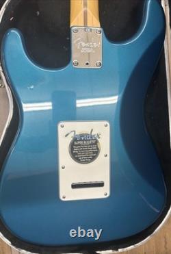 2000 Fender American Standard Stratocaster Aqua Marine Métallique avec étui Fender