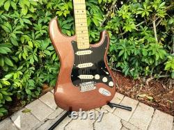 2016 Fender Deluxe Roadhouse Strat Stratocaster Cuivre Classique, jamais jouée
