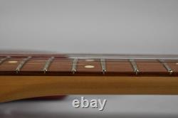 2021 Fender Noventa Stratocaster Rouge cramoisi avec housse