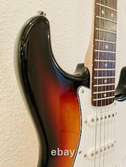 2022 Squier Par Fender Stratocaster 3 Couleur Burst Fresh Setup Nouvelles Cordes Gigbag