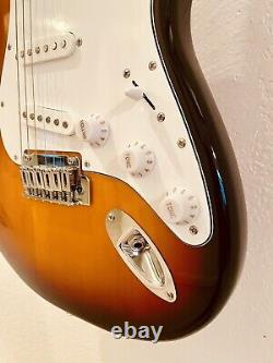 2022 Squier Par Fender Stratocaster 3 Couleur Burst Fresh Setup Nouvelles Cordes Gigbag