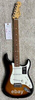 70e anniversaire Fender Player Stratocaster avec touche en Pau Ferro, Sunburst bicolore