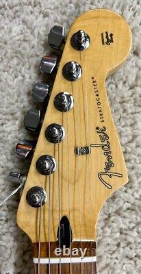 70e anniversaire Fender Player Stratocaster avec touche en Pau Ferro, Sunburst bicolore