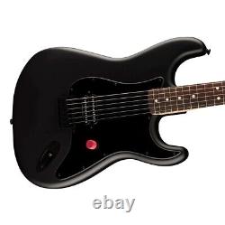 Aux étoiles Tom DeLonge Fender Stratocaster Blackout Guitar avec COA signé LE 300