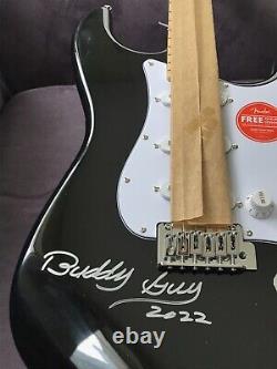 Buddy Guy Signé Autographié Nouveau Fender Squier Stratocaster Guitare Électrique Coa