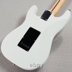 Collection Junior Fender Stratocaster en érable blanc arctique