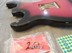 Corps Fender Stratocaster Steve Lacy Signature Series avec accastillage. État impeccable.