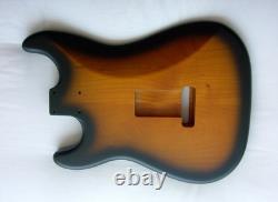 Corps Stratocaster en 2 pièces – 4,4 lb / Sunburst / Nitro Satin, spécifications Fender Strat
<br/>