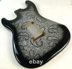 Corps de guitare Strat SSS en 3 pièces en aulne d’Amérique du Nord, Paisley argent/noir, 4,8 lb