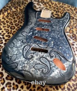 Corps de remplacement Stratocaster Paisley HSH en aulne avec cavité blindée
