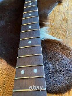 Cou Stratocaster Relic'd Fender Avec Les Tuners Double Row Relic'd Kluson Relic'd