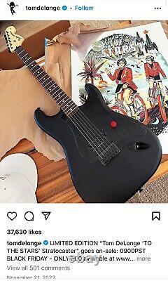 Déballé, NOUVELLE guitare Fender Tom DeLonge TTS Stratocaster Blackout (1 sur 300)