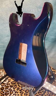 Éblouissant Stratocaster SSS en corps d'aulne bleu chameleon métallisé flake 2 teal 2 violet