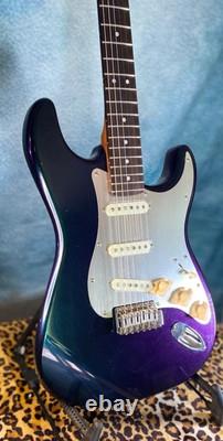 Éblouissant Stratocaster SSS en corps d'aulne bleu chameleon métallisé flake 2 teal 2 violet